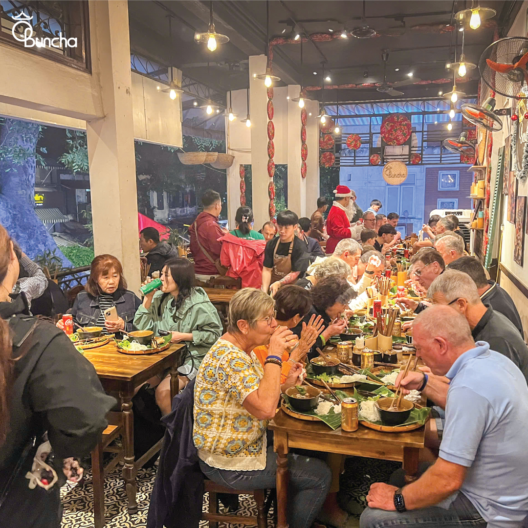 Hành Trình Một Ngày Ăn Bún Chả Tại Hà Nội – Từ Phố Cổ Đến Lê Hồng Phong