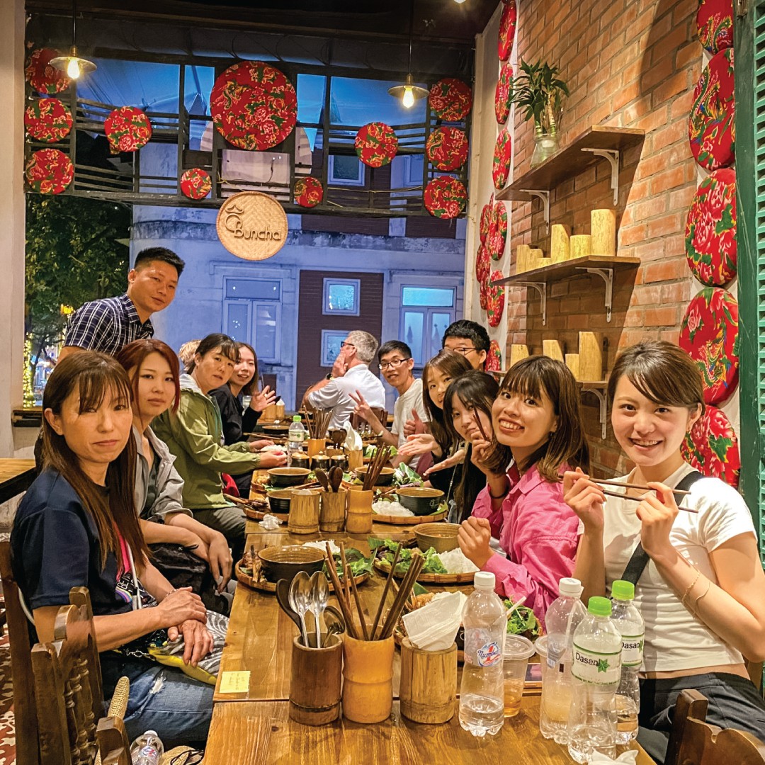 Bún Chả Hà Nội: Món Ăn Đưa Hồn Việt Ra Thế Giới