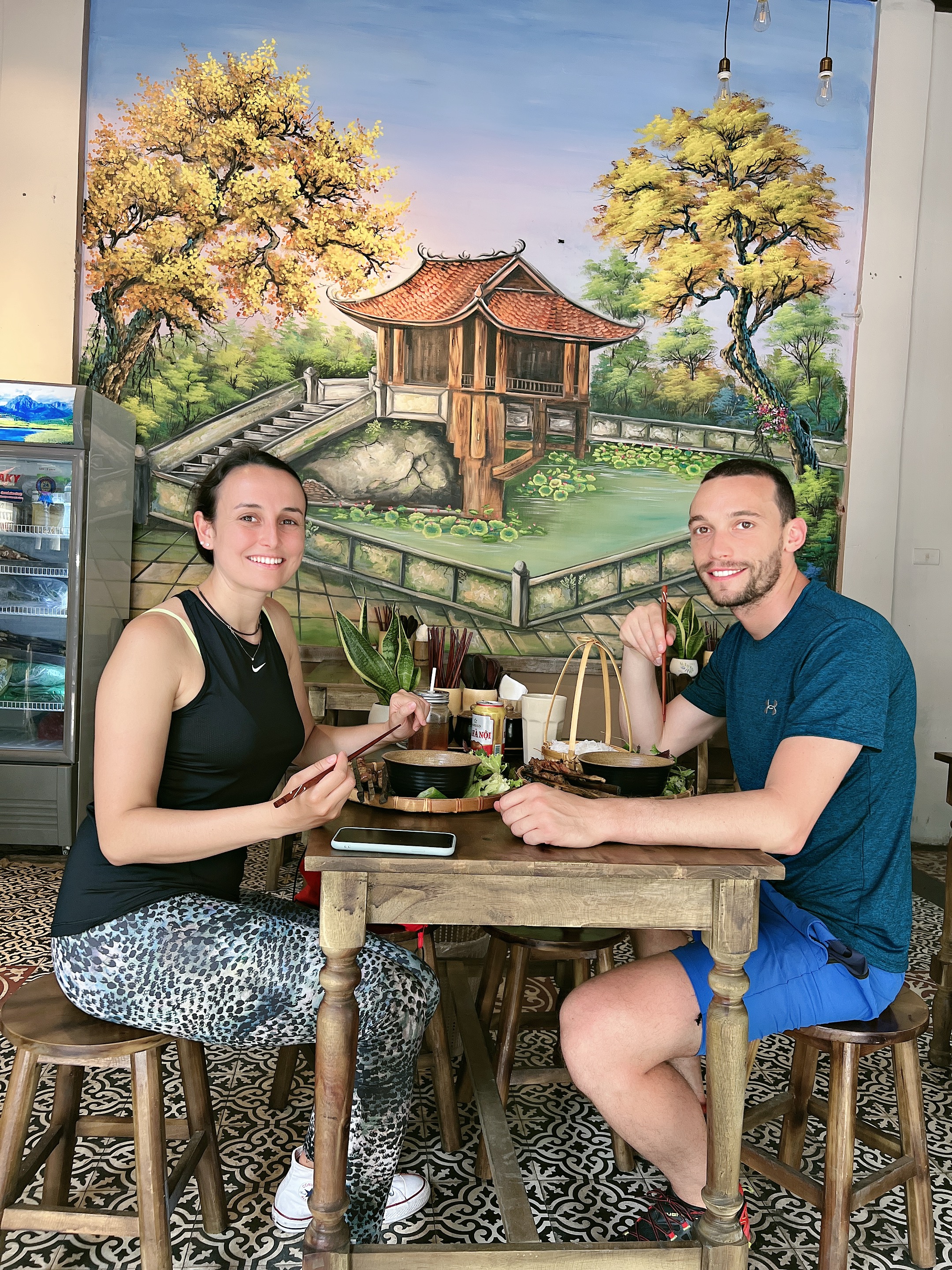 Người Nước Ngoài Nói Gì Khi Ăn Bún Chả Hà Nội Lần Đầu?